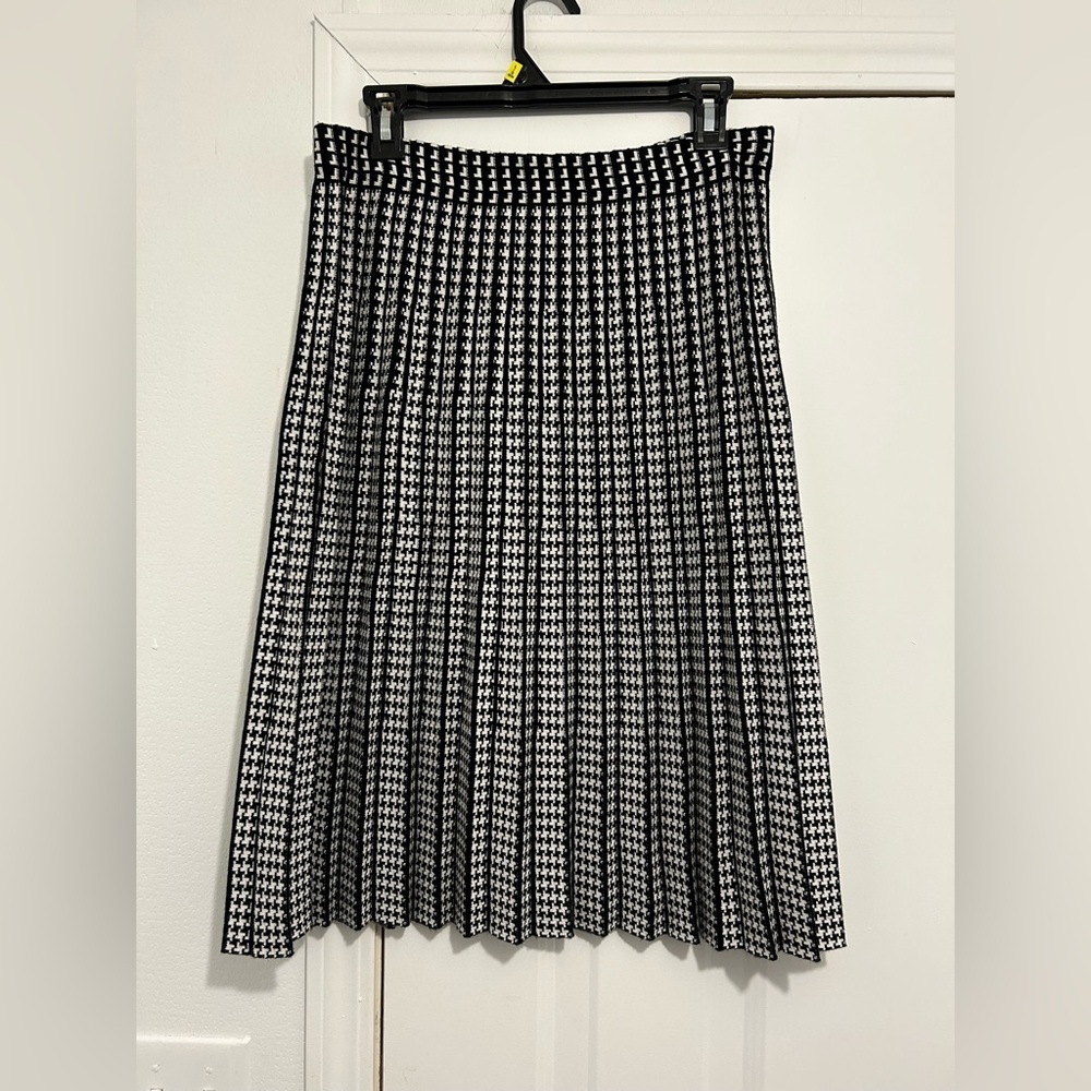 Milano Black and White Houndstooth Pleated Knit Skirt Size Large